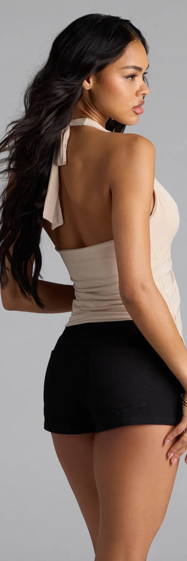 For college campus looks, game day outfits, or a bold going-out vibe, the Routinely Cute Halter Knot Crop Top is an on-trend taupe crop top that easily styles with your favorite denim.