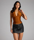 For college campus looks, game day outfits, or a bold going-out vibe, the Serving Vibes Halter Crop Top is an on-trend mocha brown crop top that easily styles with your favorite denim.