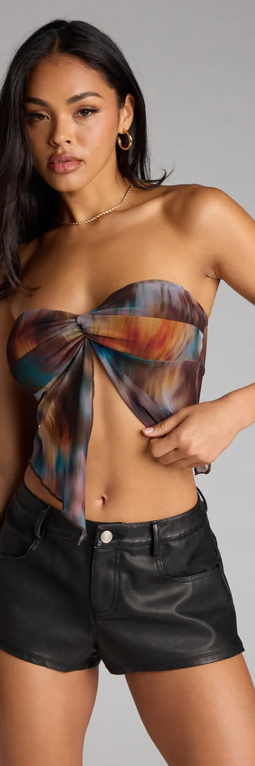 Complete your look with the Flirty Feels Abstract Print Tube Top, a trendy multi-color top that’s ready to pair with anything in your fall rotation.