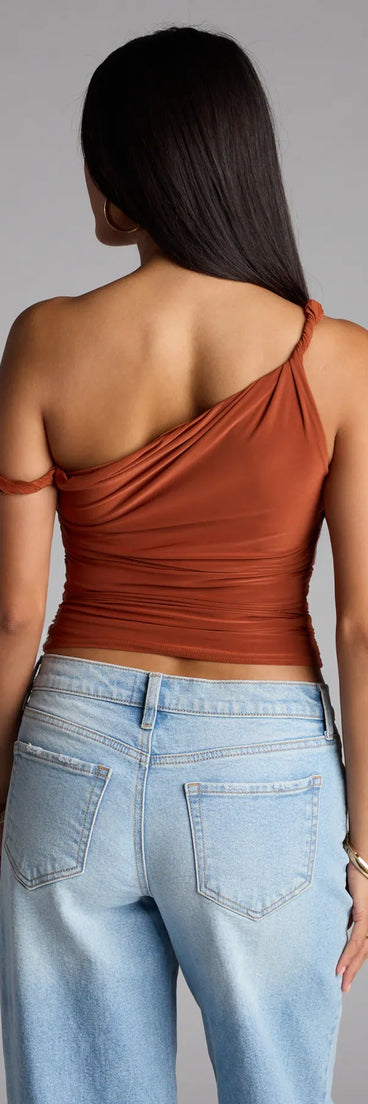 Complete your look with the Iconic Chic One-Shoulder Crop Top, a trendy cognac top that’s ready to pair with anything in your fall rotation.