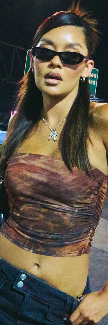 Complete your look with the Bare It Boldly Leopard Cropped Tube Top, a trendy top that’s ready to pair with anything in your fall rotation.