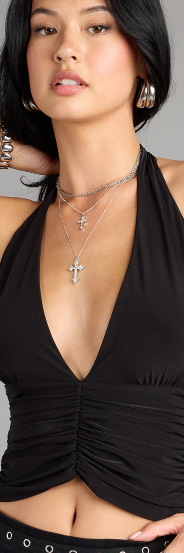 Complete your look with the Hot Drama Plunge V-Neck Halter Top, a trendy top that’s ready to pair with anything in your fall rotation.