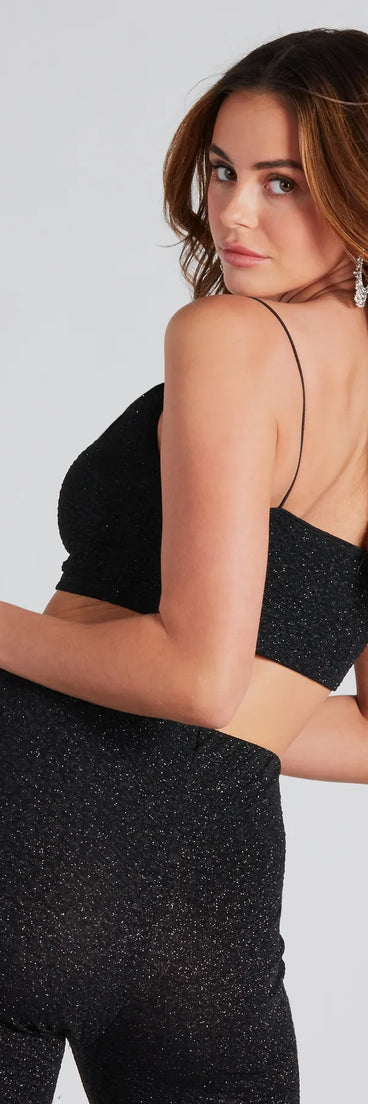 From bold to effortless, the Dose Of Glitter Crop Top lets you define your vibe with black tops that speak your style.