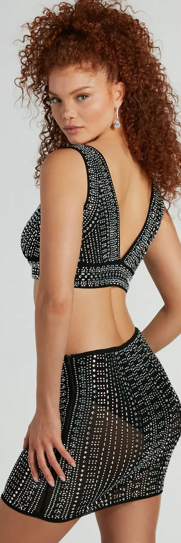 With fun and flirty details, the She's A Gem Plunge Neck Buckle Rhinestone Crop Top shows off your unique style for a trendy outfit for summer!