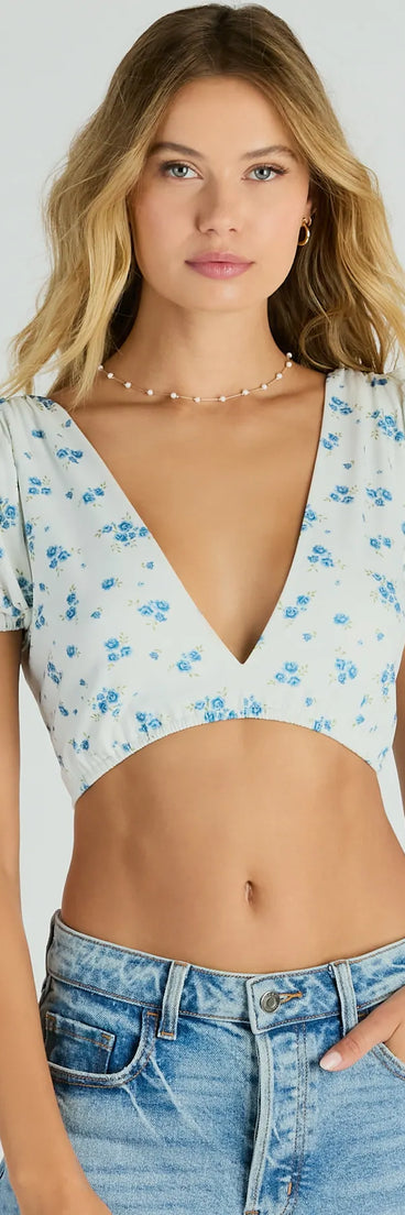 
Upgrade your style game for 2025 with the Sweetheart Vibes Strappy Back Floral Crop Top in ivory, perfect for any fashion-forward wardrobe.