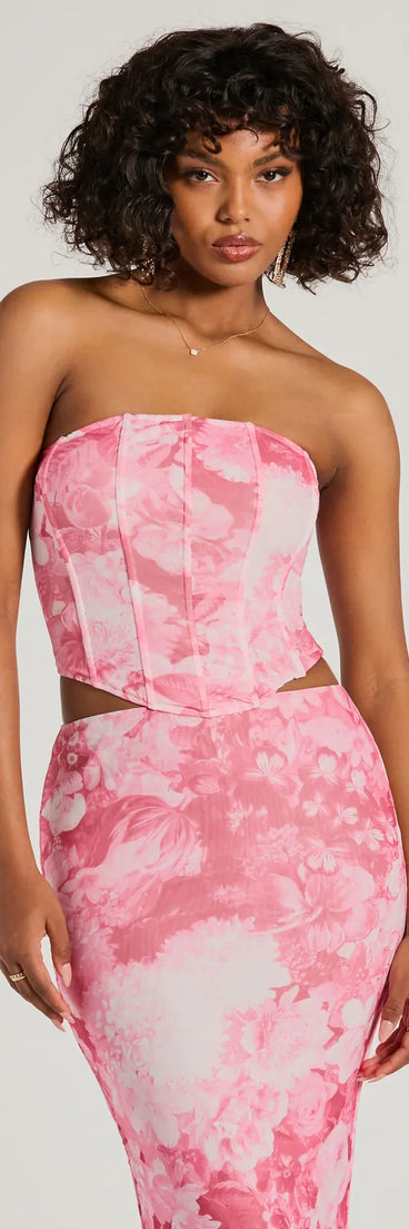 Stay on-trend this season with the Floral Sensation Strapless Crop Bustier in pink, a must-have for creating stylish and effortless summer outfits for women.