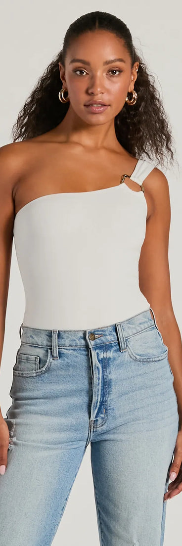 Essential for your seasonal closet, the Perfect Piece One-Shoulder Hoop Bodysuit offers a trendy twist on everyday tops so you can elevate your style effortlessly.