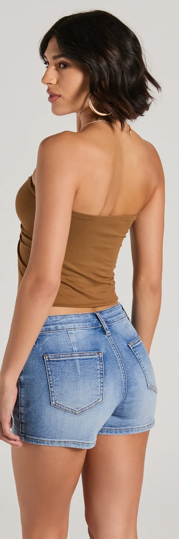 
Upgrade your style game for 2025 with the Hit The City Strapless Slit Crop Top in mocha, perfect for any fashion-forward wardrobe.