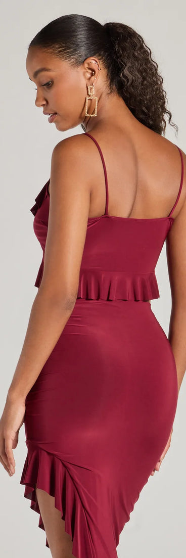 From bold to effortless, the Flirty Moves Ruffled Tie-Front Knit Crop Top lets you define your vibe with burgundy tops that speak your style.