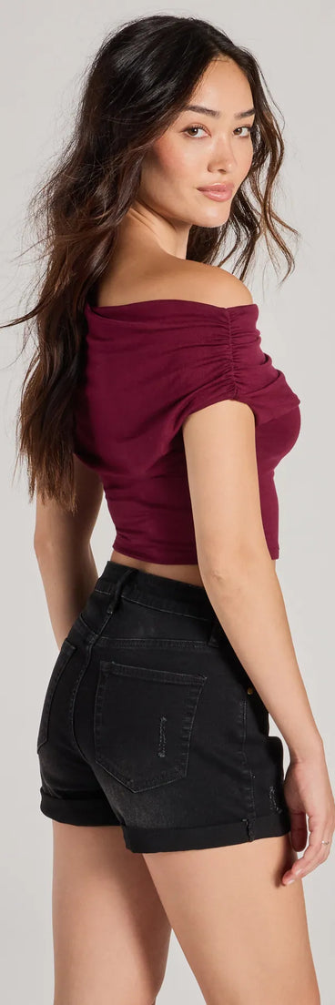 From bold to effortless, the Modern Chic One-Shoulder Crop Top lets you define your vibe with wine tops that speak your style.