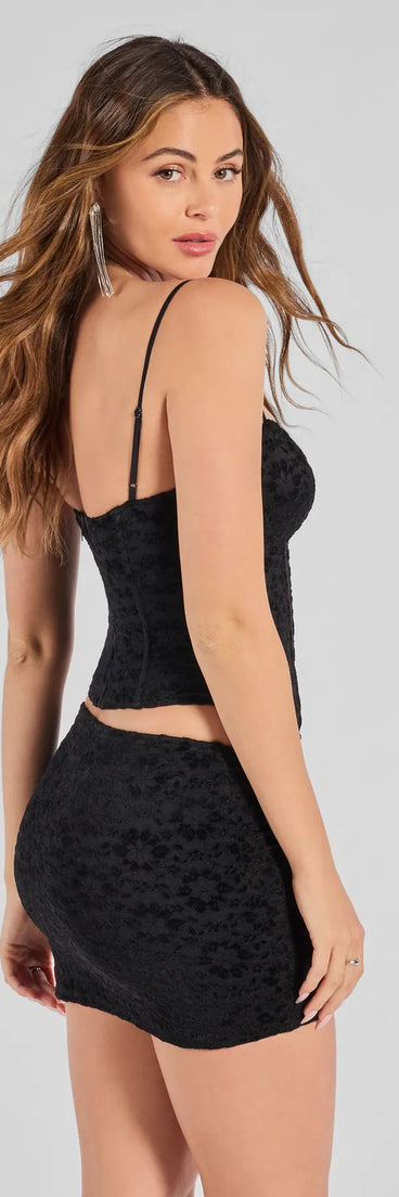 With its midriff cut and trend-forward fit, the Luxe Allure Flocked Floral Knit Bustier Top is a black crop top made to pair with skirts, denim, or whatever vibe you're feeling this season.