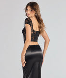 The Lace Romance Cap Sleeve Bustier in black is an elevated pick for your best outfit yet, effortlessly delivering a polished look that's sure to turn heads at any celebration.