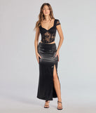 The Lace Romance Cap Sleeve Bustier in black is an elevated pick for your best outfit yet, effortlessly delivering a polished look that's sure to turn heads at any celebration.