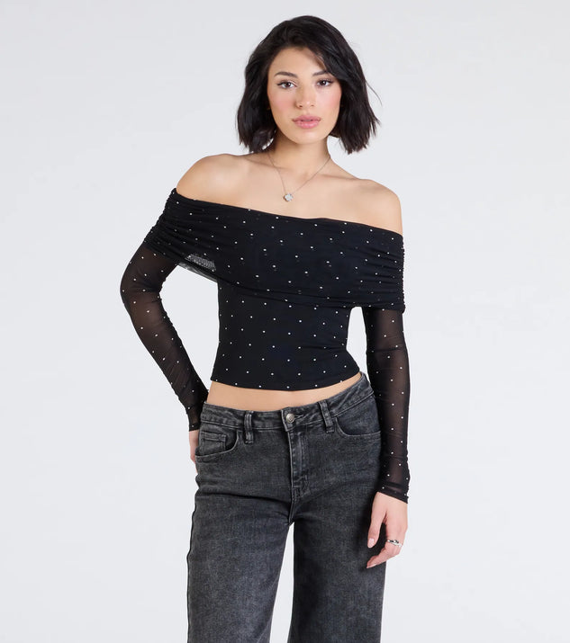 From bold to effortless, the Chic Affection Off-The-Shoulder Polka Dot Top lets you define your vibe with black tops that speak your style.