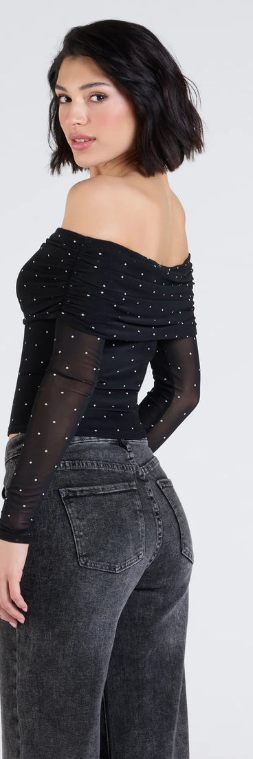 From bold to effortless, the Chic Affection Off-The-Shoulder Polka Dot Top lets you define your vibe with black tops that speak your style.