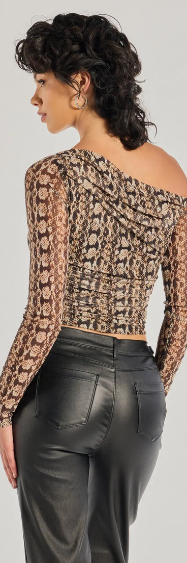 For college campus looks, game day outfits, or a bold going-out vibe, the Bold Edge Snake Print Mesh Long Sleeve Top is an on-trend snake print crop top that easily styles with your favorite denim.