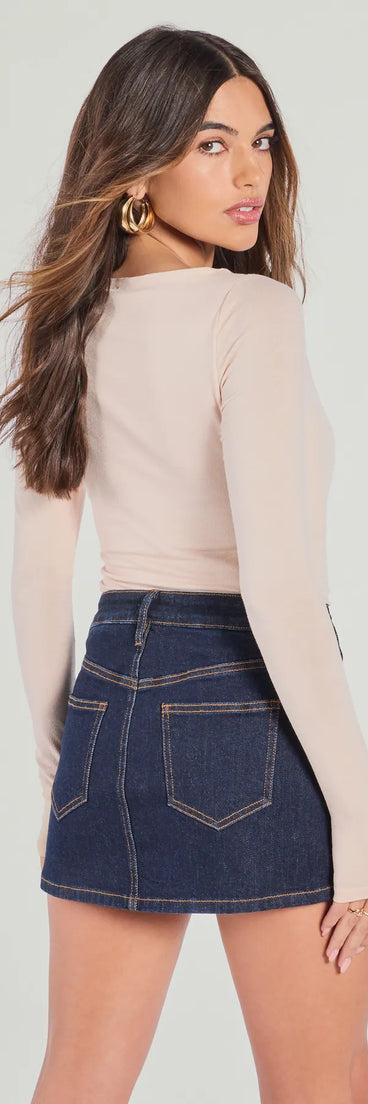 With its midriff cut and trend-forward fit, the Cute Basic Boat Neck Long Sleeve Crop Top is a pink crop top made to pair with skirts, denim, or whatever vibe you're feeling this season.