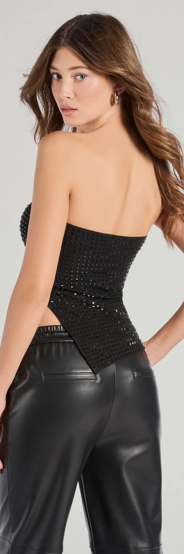 With its midriff cut and trend-forward fit, the All Nighter Strapless Rhinestone Crop Top is a black crop top made to pair with skirts, denim, or whatever vibe you're feeling this season.