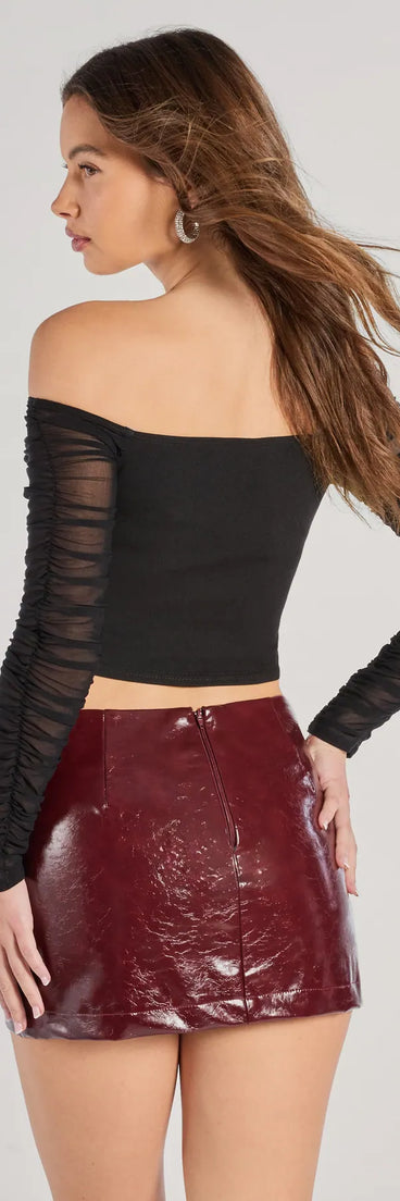 With its midriff cut and trend-forward fit, the Downtown Looks Long Sleeve Mesh Bustier is a black crop top made to pair with skirts, denim, or whatever vibe you're feeling this season.