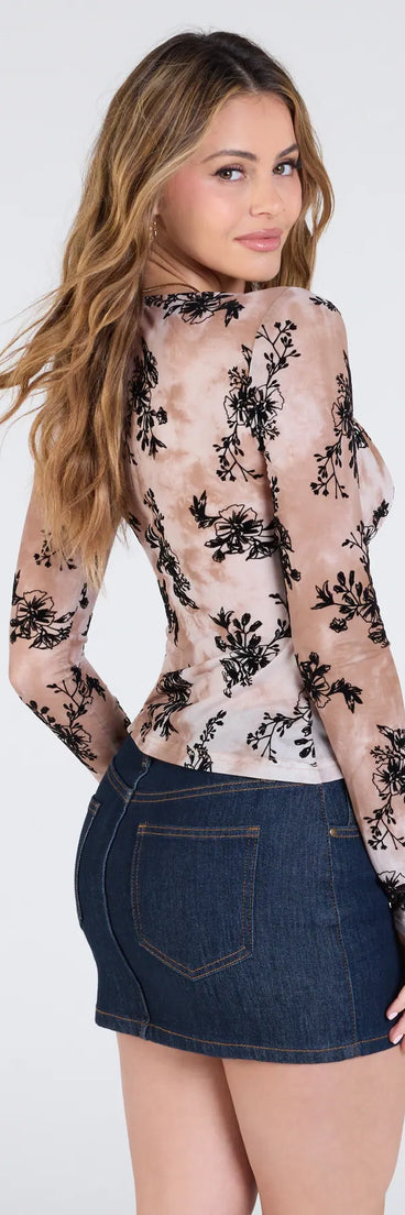 With its midriff cut and trend-forward fit, the Ultra Femme Vibes Flocked Floral Lace Trim Crop Top is a beige crop top made to pair with skirts, denim, or whatever vibe you're feeling this season.