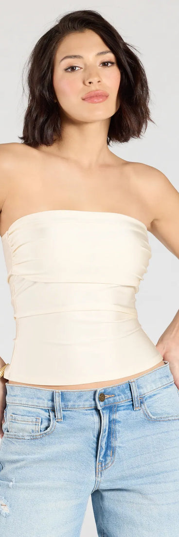 For college campus looks, game day outfits, or a bold going-out vibe, the Carefree And Cute Crop Tube Top is an on-trend ivory crop top that easily styles with your favorite denim.
