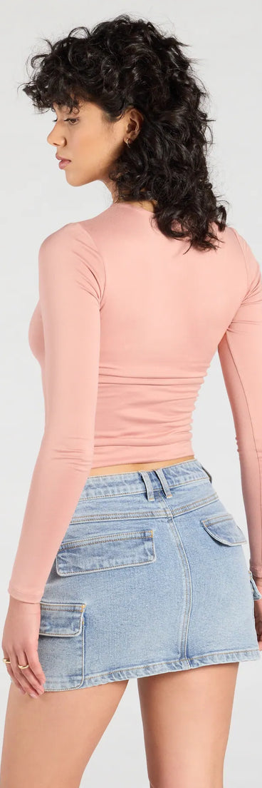 From bold to effortless, the Essential Update Long Sleeve Crop Top lets you define your vibe with mauve tops that speak your style.