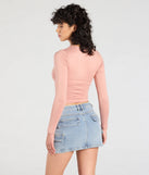 From bold to effortless, the Essential Update Long Sleeve Crop Top lets you define your vibe with mauve tops that speak your style.