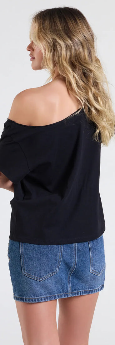 From bold to effortless, the for transitional weatherSassy Crop Graphic Tee lets you define your vibe with black tops that speak your style.