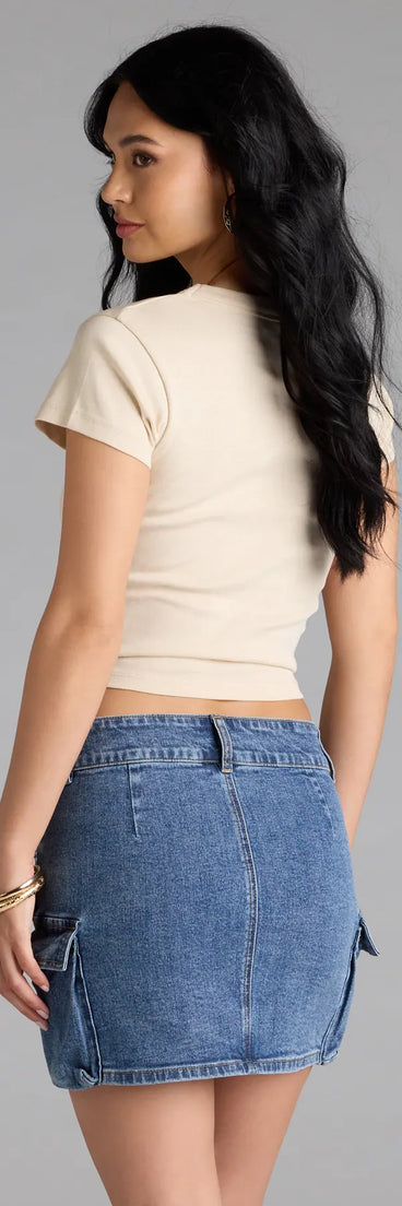 For college campus looks, game day outfits, or a bold going-out vibe, the Te Amo Tequila Graphic Tee is an on-trend ivory crop top that easily styles with your favorite denim.