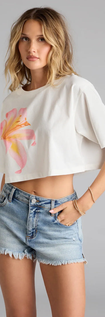 With its midriff cut and trend-forward fit, the Aloha Babe Flower Graphic Crop Tee is a white crop top made to pair with skirts, denim, or whatever vibe you're feeling this season.