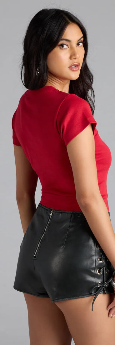 Perfect for layering or wearing solo, this short sleeve top features the Texas Rodeo Show Graphic Tee in red for effortless everyday styling with jeans, cargos, or skirts.