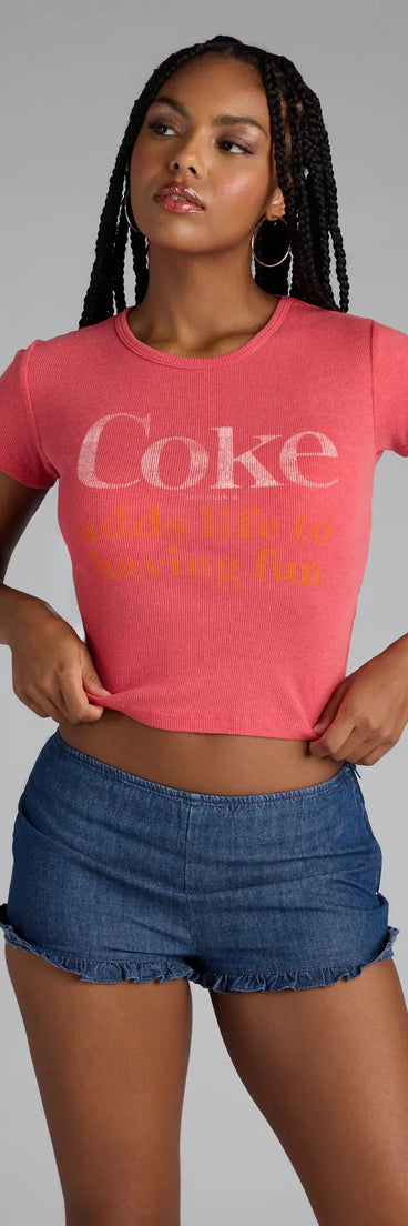 For college campus looks, game day outfits, or a bold going-out vibe, the Coke ® Graphic Crop Tee is an on-trend red crop top that easily styles with your favorite denim.