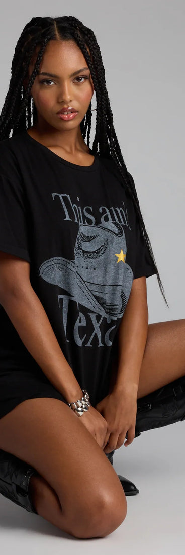 Perfect for layering or wearing solo, this short sleeve top features the This Ain't Texas Oversized Graphic Tee in black for effortless everyday styling with jeans, cargos, or skirts.