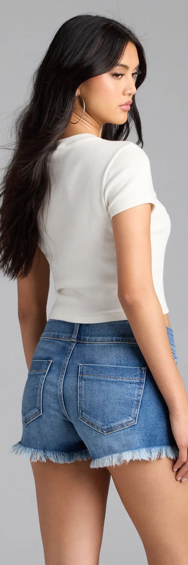 For college campus looks, game day outfits, or a bold going-out vibe, the Most Wanted Graphic Tee is an on-trend white crop top that easily styles with your favorite denim.