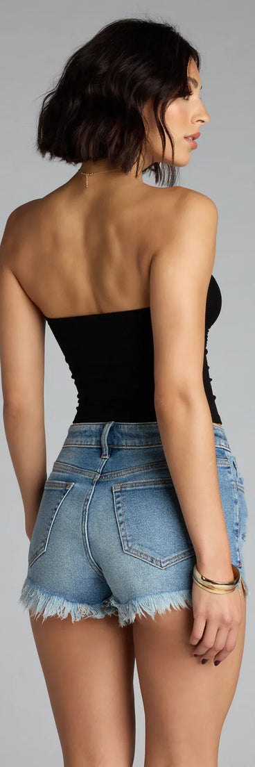 Complete your look with the More To Come Twist Tube Crop Top, a trendy black top that’s ready to pair with anything in your fall rotation.