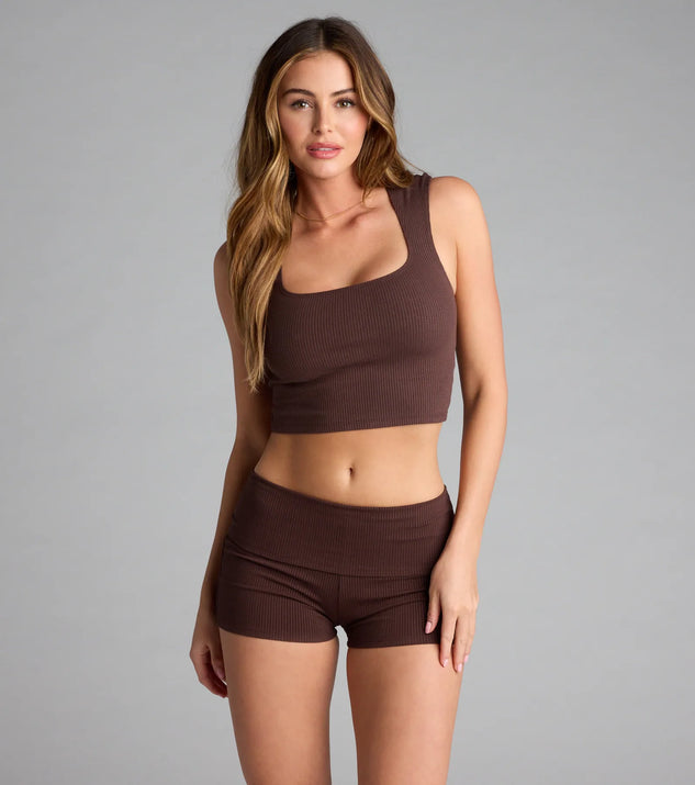 For college campus looks, game day outfits, or a bold going-out vibe, the Elevated Era Ribbed Knit Cropped Tank Top is an on-trend brown crop top that easily styles with your favorite denim.