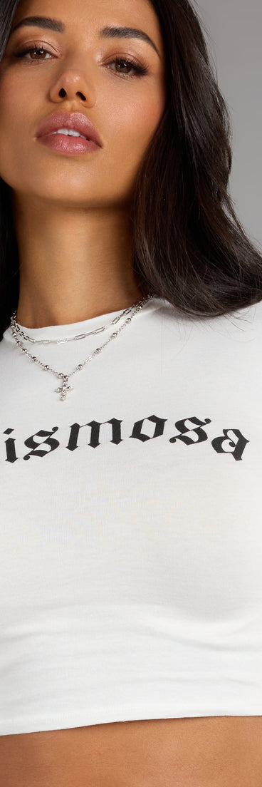 Complete your look with the Chismosa Queen Cropped Graphic Tee, a trendy top that’s ready to pair with anything in your fall rotation.