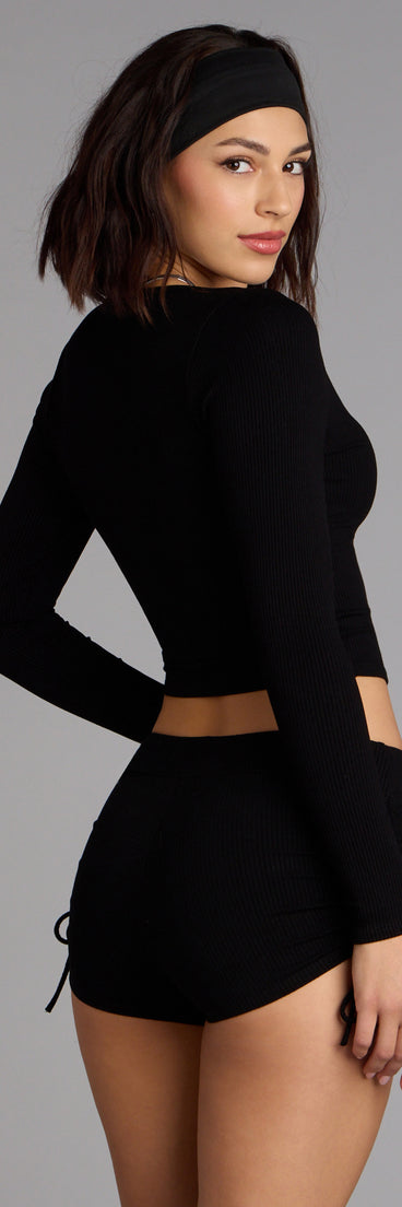 This piece brings trend-right energy to the Everyday Long Sleeve Zip-Up Crop Top, perfect for fall outfits that stand out.