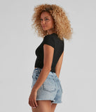 Stay on-trend this season with the Casual Must-Have Crew Neck Crop Top in black, a must-have for creating stylish and effortless summer outfits for women.