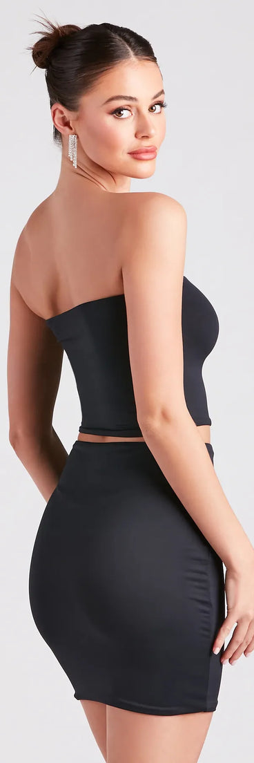 Smooth Silhouette Crop Tube Top