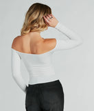 From bold to effortless, the Simply Elevated Off-The-Shoulder Smooth Knit Top lets you define your vibe with white tops that speak your style.