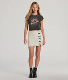 
Upgrade your style game for 2025 with the Wild At Heart Rose Crop Graphic Tee in black, perfect for any fashion-forward wardrobe.