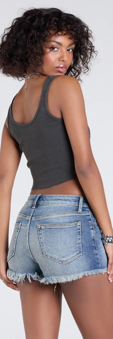 From bold to effortless, the USA Graphic Tank Top lets you define your vibe with charcoal tops that speak your style.