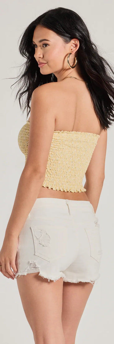 
Upgrade your style game for 2025 with the Sunshine Babe Ditsy Floral Cropped Tube Top in yellow, perfect for any fashion-forward wardrobe.