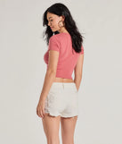 
Upgrade your style game for 2025 with the Rock N Roll Short Sleeve Crop Graphic Tee in mauve, perfect for any fashion-forward wardrobe.