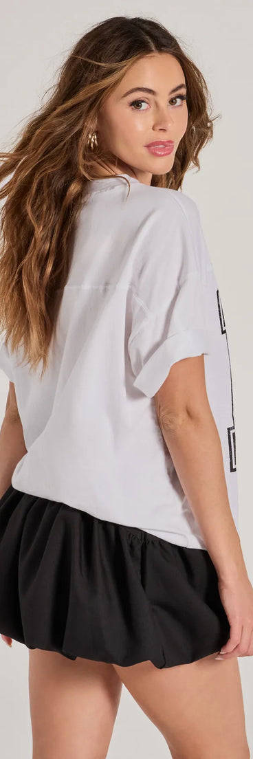 Upgrade your style game for 2025 with the Sporty Style Oversized Graphic Tee in white, perfect for any fashion-forward wardrobe.