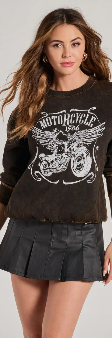 The Trendy Edge Oversized Fleece Screen Sweatshirt in brown with a modern design and trendy look is part of the latest women's tops collection to elevate your 2025 wardrobe.