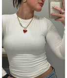 From bold to effortless, the Fave Staple Knit Crew Neck Long Sleeve Top lets you define your vibe with white tops that speak your style.