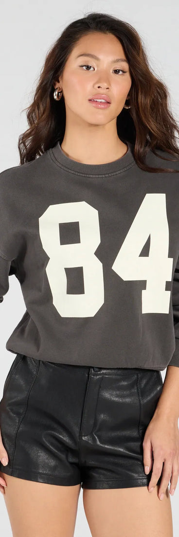 From bold to effortless, the Comfy Trend 84' Graphic Sweatshirt lets you define your vibe with charcoal tops that speak your style.