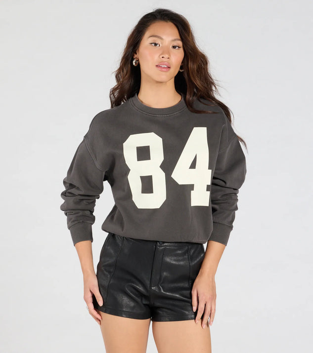 From bold to effortless, the Comfy Trend 84' Graphic Sweatshirt lets you define your vibe with charcoal tops that speak your style.